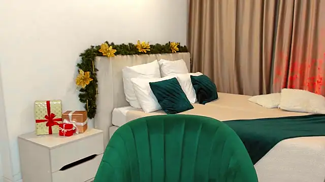 bella  rose online show from December 20, 2024, 9:21 am