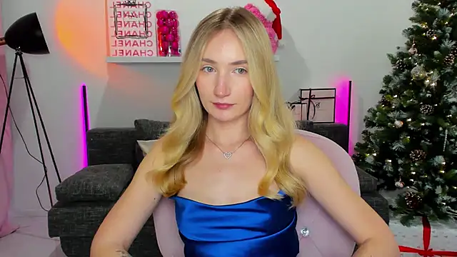 bella  rose online show from December 23, 2024, 7:30 pm