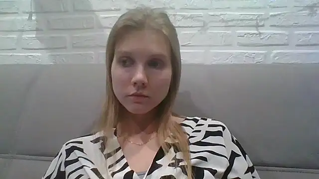 Snapshot of MaryMiton chatting on October 19, 2025, 1:01 pm MaryMiton online show from October 19, 2025, 1:01 pm