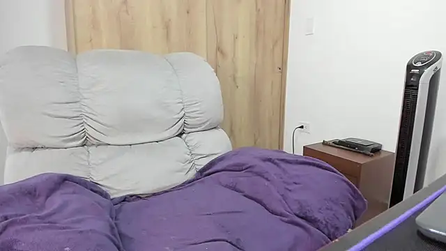 xspecialoomx online show from April 4, 2026, 8:50 pm