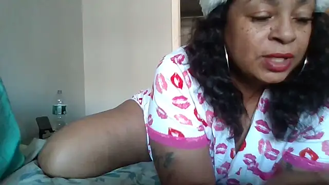 Snapshot of MSweetLindaParks chatting on December 7, 2024, 6:26 pm MSweetLindaParks online show from December 7, 2024, 6:26 pm