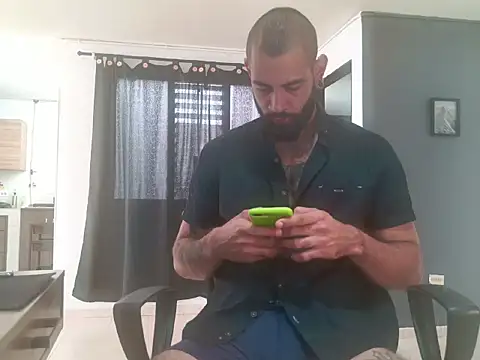 Snapshot of Matheusbeard chatting on August 4, 2026, 3:03 pm Matheusbeard online show from August 4, 2026, 3:03 pm