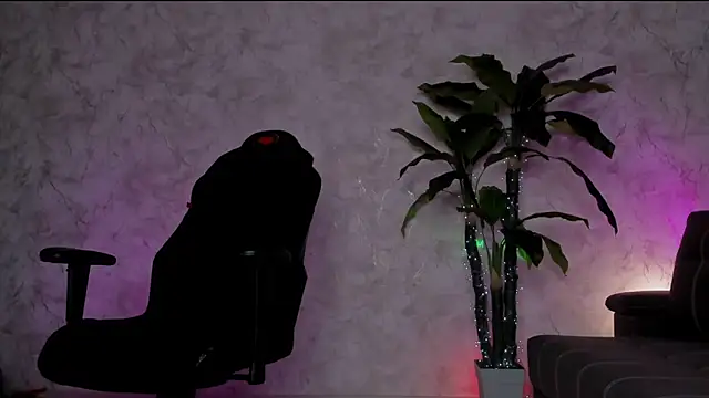 Emma7 online show from April 16, 2026, 1:06 am