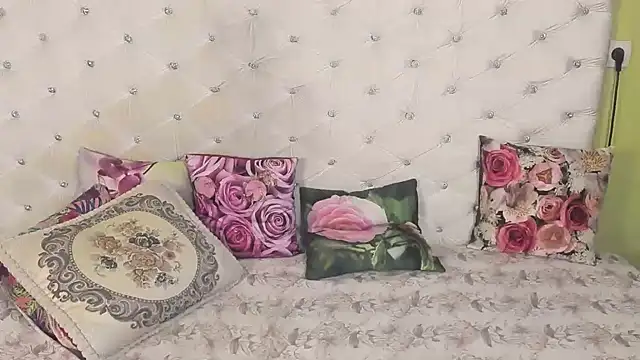 DoraMay online show from September 25, 2025, 7:45 am