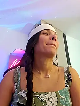 miaeyes online show from January 20, 2025, 4:23 pm