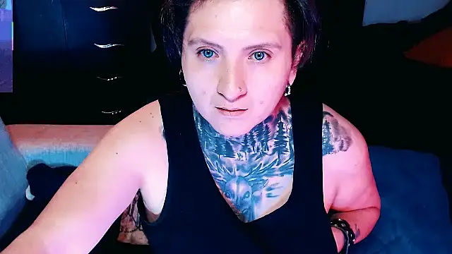 Marieblueeyes online show from October 7, 2025, 5:04 am