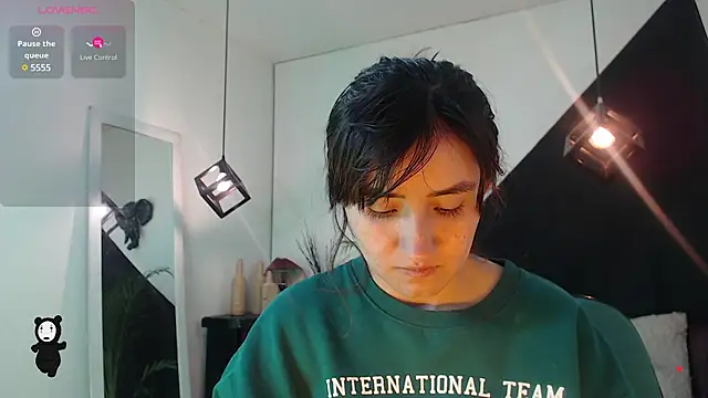 Perla Campbell online show from March 22, 2025, 4:04 pm