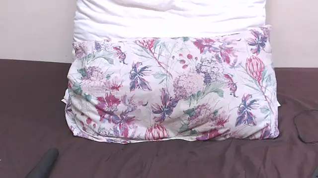 hottychubbygirl online show from February 5, 2025, 12:06 pm