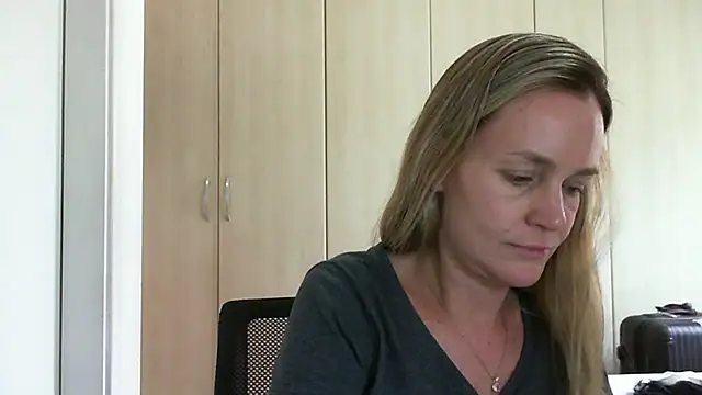 Snapshot of Annylove1 chatting on January 28, 2025, 5:56 pm Annylove1 online show from January 28, 2025, 5:56 pm