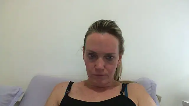 Snapshot of Annylove1 chatting on January 30, 2025, 12:18 am Annylove1 online show from January 30, 2025, 12:18 am