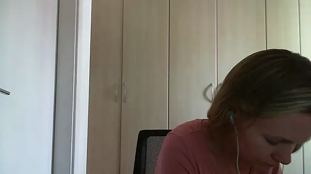 Snapshot of Annylove1 chatting on February 12, 2025, 4:55 pm Annylove1 online show from February 12, 2025, 4:55 pm