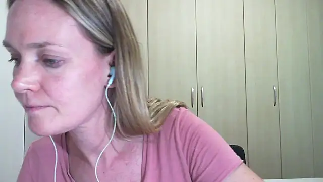 Snapshot of Annylove1 chatting on February 12, 2025, 8:50 pm Annylove1 online show from February 12, 2025, 8:50 pm