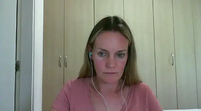 Snapshot of Annylove1 chatting on February 13, 2025, 6:16 pm Annylove1 online show from February 13, 2025, 6:16 pm