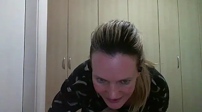 Snapshot of Annylove1 chatting on February 14, 2025, 12:41 am Annylove1 online show from February 14, 2025, 12:41 am