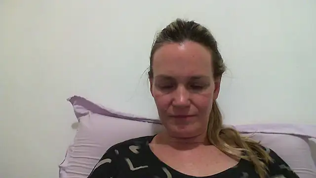 Snapshot of Annylove1 chatting on February 18, 2025, 12:04 am Annylove1 online show from February 18, 2025, 12:04 am