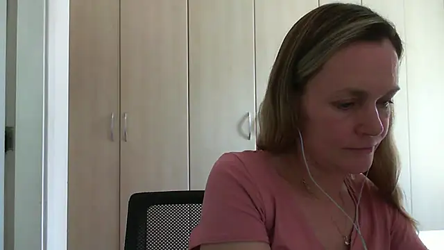 Snapshot of Annylove1 chatting on February 26, 2025, 3:19 pm Annylove1 online show from February 26, 2025, 3:19 pm