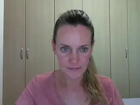 Snapshot of Annylove1 chatting on February 26, 2025, 10:42 pm Annylove1 online show from February 26, 2025, 10:42 pm