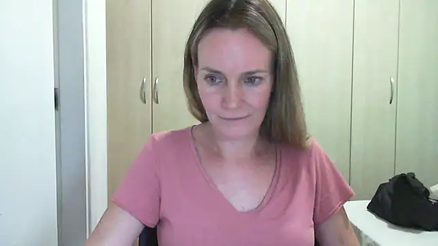 Snapshot of Annylove1 chatting on March 4, 2025, 9:43 pm Annylove1 online show from March 4, 2025, 9:43 pm