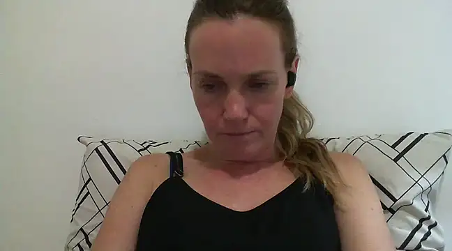 Snapshot of Annylove1 chatting on March 12, 2025, 12:20 am Annylove1 online show from March 12, 2025, 12:20 am