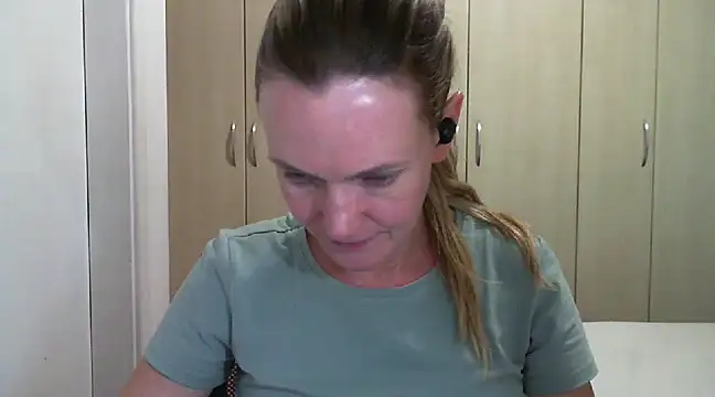 Snapshot of Annylove1 chatting on March 12, 2025, 9:56 pm Annylove1 online show from March 12, 2025, 9:56 pm