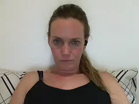 Snapshot of Annylove1 chatting on March 13, 2025, 11:38 pm Annylove1 online show from March 13, 2025, 11:38 pm