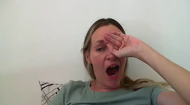 Snapshot of Annylove1 chatting on March 18, 2025, 2:26 pm Annylove1 online show from March 18, 2025, 2:26 pm