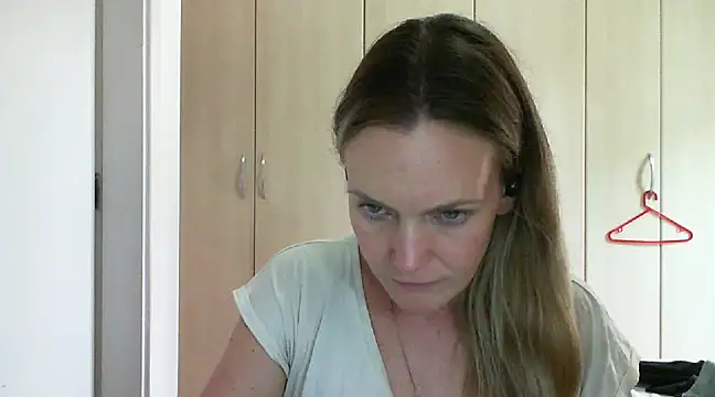 Snapshot of Annylove1 chatting on March 18, 2025, 6:04 pm Annylove1 online show from March 18, 2025, 6:04 pm