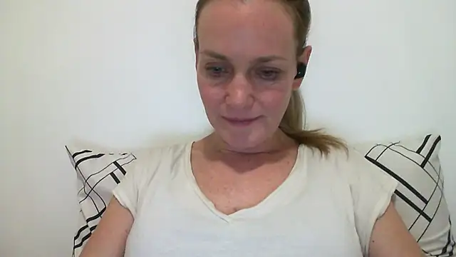 Snapshot of Annylove1 chatting on March 20, 2025, 11:34 pm Annylove1 online show from March 20, 2025, 11:34 pm