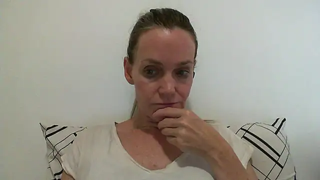 Snapshot of Annylove1 chatting on March 22, 2025, 12:17 am Annylove1 online show from March 22, 2025, 12:17 am