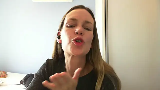 Snapshot of Annylove1 chatting on September 10, 2025, 5:13 pm Annylove1 online show from September 10, 2025, 5:13 pm