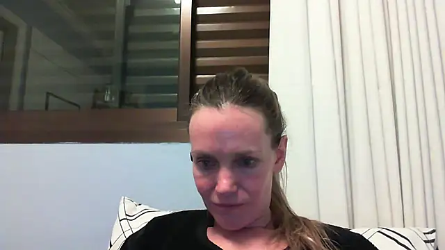 Snapshot of Annylove1 chatting on September 14, 2025, 12:43 am Annylove1 online show from September 14, 2025, 12:43 am