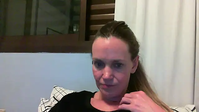 Snapshot of Annylove1 chatting on September 20, 2025, 12:11 am Annylove1 online show from September 20, 2025, 12:11 am