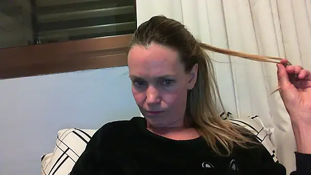 Snapshot of Annylove1 chatting on September 29, 2025, 12:16 am Annylove1 online show from September 29, 2025, 12:16 am