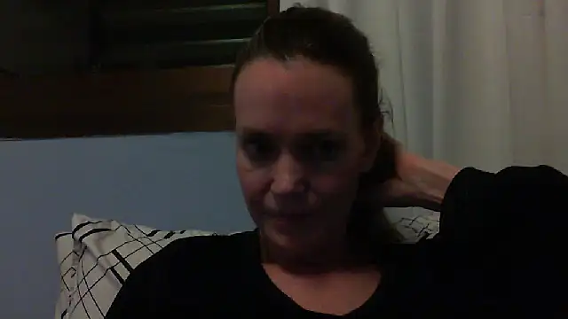 Snapshot of Annylove1 chatting on October 3, 2025, 12:29 am Annylove1 online show from October 3, 2025, 12:29 am