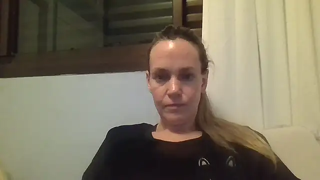 Snapshot of Annylove1 chatting on October 8, 2025, 12:19 am Annylove1 online show from October 8, 2025, 12:19 am