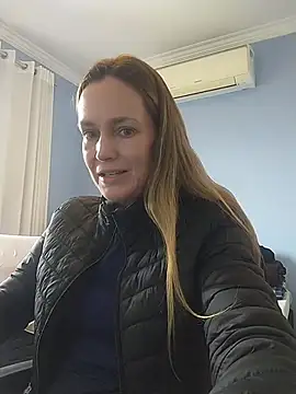 Snapshot of Annylove1 chatting on October 8, 2025, 4:15 pm Annylove1 online show from October 8, 2025, 4:15 pm