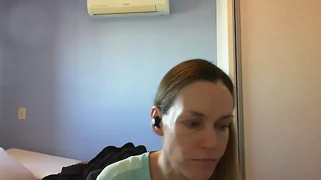 Snapshot of Annylove1 chatting on October 17, 2025, 10:40 am Annylove1 online show from October 17, 2025, 10:40 am