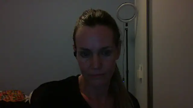 Snapshot of Annylove1 chatting on October 24, 2025, 12:08 am Annylove1 online show from October 24, 2025, 12:08 am