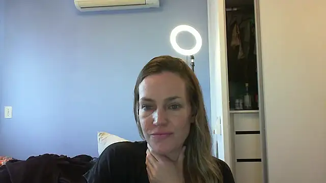 Snapshot of Annylove1 chatting on October 28, 2025, 10:19 am Annylove1 online show from October 28, 2025, 10:19 am