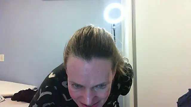 Snapshot of Annylove1 chatting on November 4, 2025, 11:37 pm Annylove1 online show from November 4, 2025, 11:37 pm