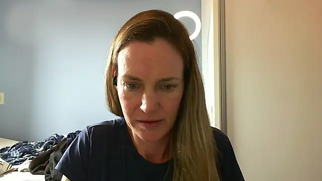 Snapshot of Annylove1 chatting on November 6, 2025, 3:35 pm Annylove1 online show from November 6, 2025, 3:35 pm