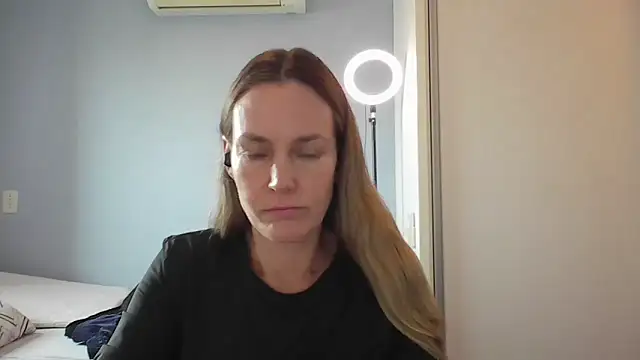 Snapshot of Annylove1 chatting on November 13, 2025, 10:47 am Annylove1 online show from November 13, 2025, 10:47 am