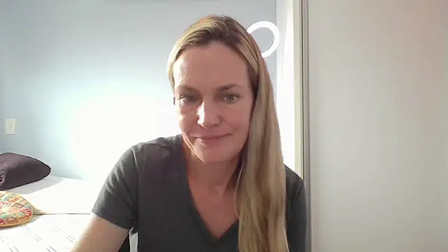 Annylove1 online show from February 4, 2026, 4:46 pm