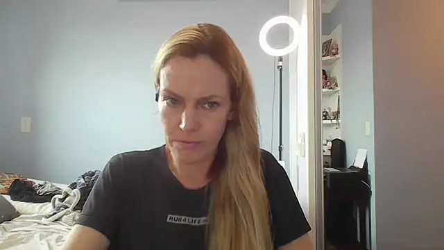 Annylove1 online show from April 8, 2026, 10:48 am