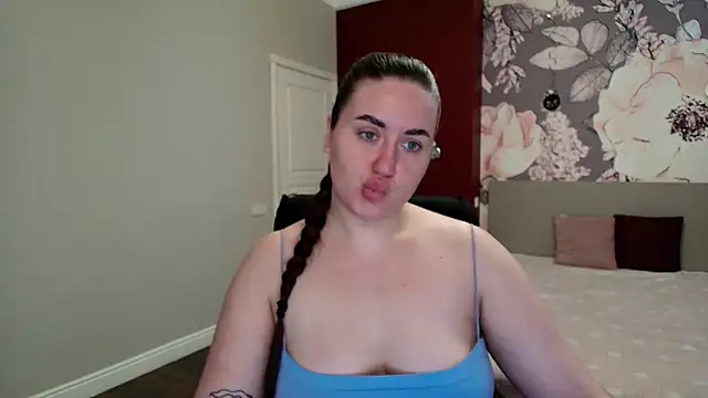 Roxie Bradley online show from April 10, 2026, 5:45 am