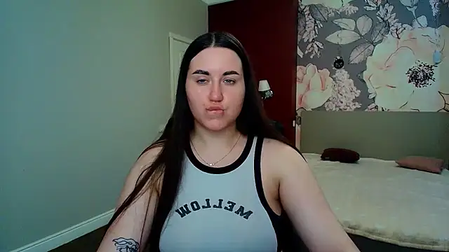 Snapshot of Roxie_Bradley chatting on July 1, 2026, 5:42 am Roxie Bradley online show from July 1, 2026, 5:42 am