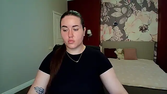 Snapshot of Roxie_Bradley chatting on July 22, 2026, 5:43 am Roxie Bradley online show from July 22, 2026, 5:43 am