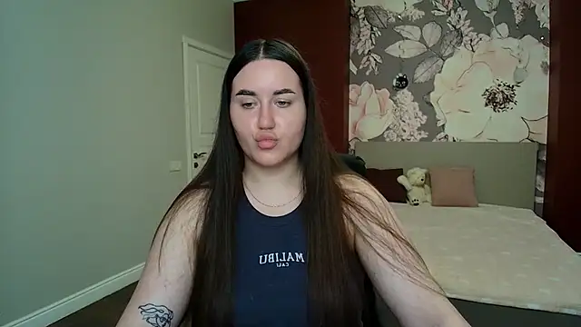 Snapshot of Roxie_Bradley chatting on July 23, 2026, 6:00 am Roxie Bradley online show from July 23, 2026, 6:00 am