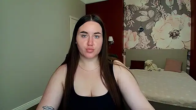 Snapshot of Roxie_Bradley chatting on July 27, 2026, 5:36 am Roxie Bradley online show from July 27, 2026, 5:36 am