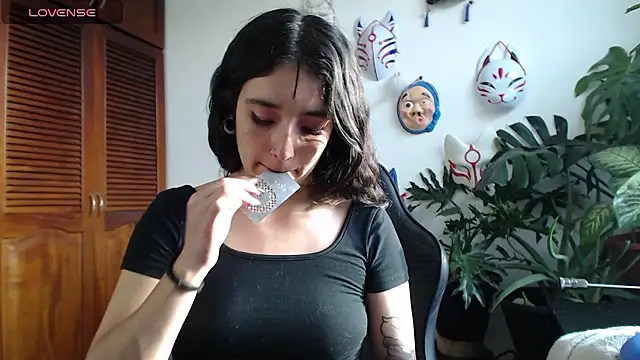 cat salo online show from December 1, 2024, 9:48 pm